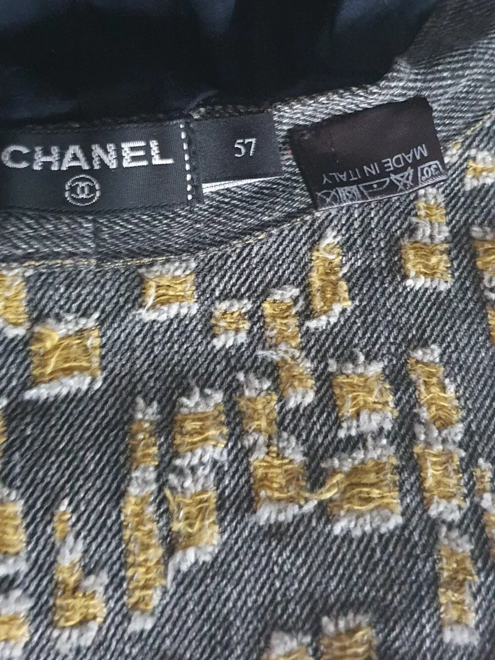 New without tags Authentic Chanel denim bucket hat Made In Italy